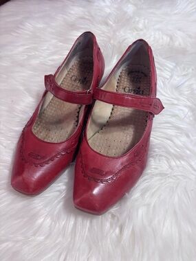 Vintage Caprice Red Leather Mary Jane Flats size 37.5 or 7.5
